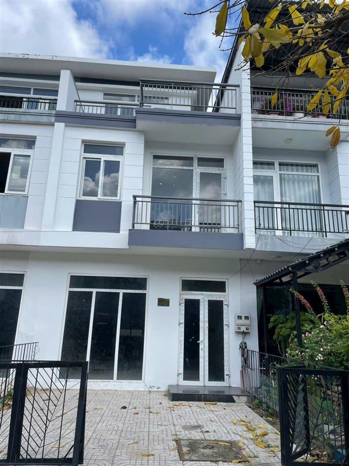 Giá 3 tỷ 2 mà sở hữu nhà 1 trệt 2 lầu, ngang 5m, dài 20m gần hóc môn! shr hoàn công!