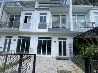 Giá 3 tỷ 2 mà sở hữu nhà 1 trệt 2 lầu, ngang 5m, dài 20m gần hóc môn! shr hoàn công!