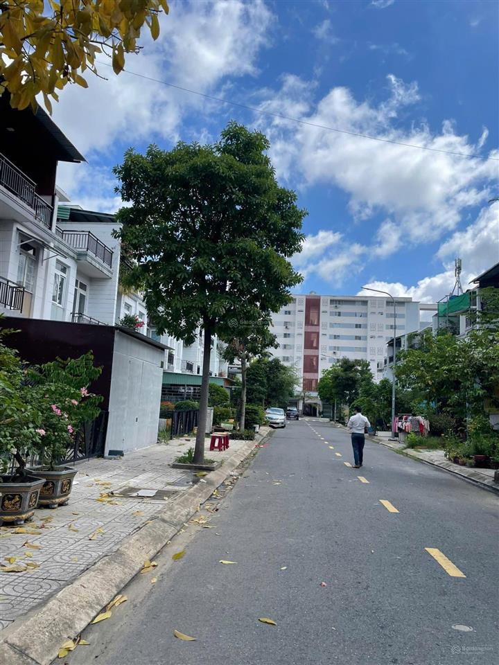 Giá 3 tỷ 2 mà sở hữu nhà 1 trệt 2 lầu, ngang 5m, dài 20m gần hóc môn! shr hoàn công!