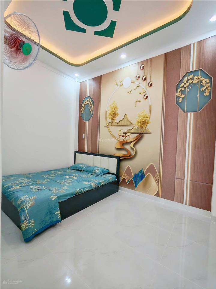 Nhà đẹp mới xây xong! 3pn! shr hoàn công! nhựa 8m! ngay công viên 7 kỳ quan!
