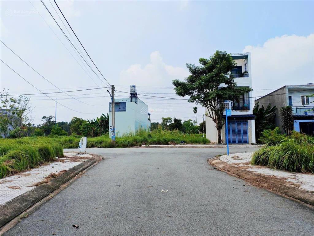 Đất ngộp giá rẻ! giá đầu tư! chỉ 799tr có ngay lô đất shr xây tự do full thổ! nhựa 8m!