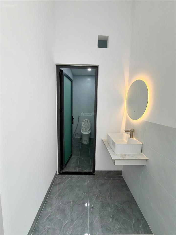 Nhà đẹp có sân vườn, sân xe hơi, đầy đủ công năng sử dụng, shr hoàn công, có nội thất! giá rẻ!
