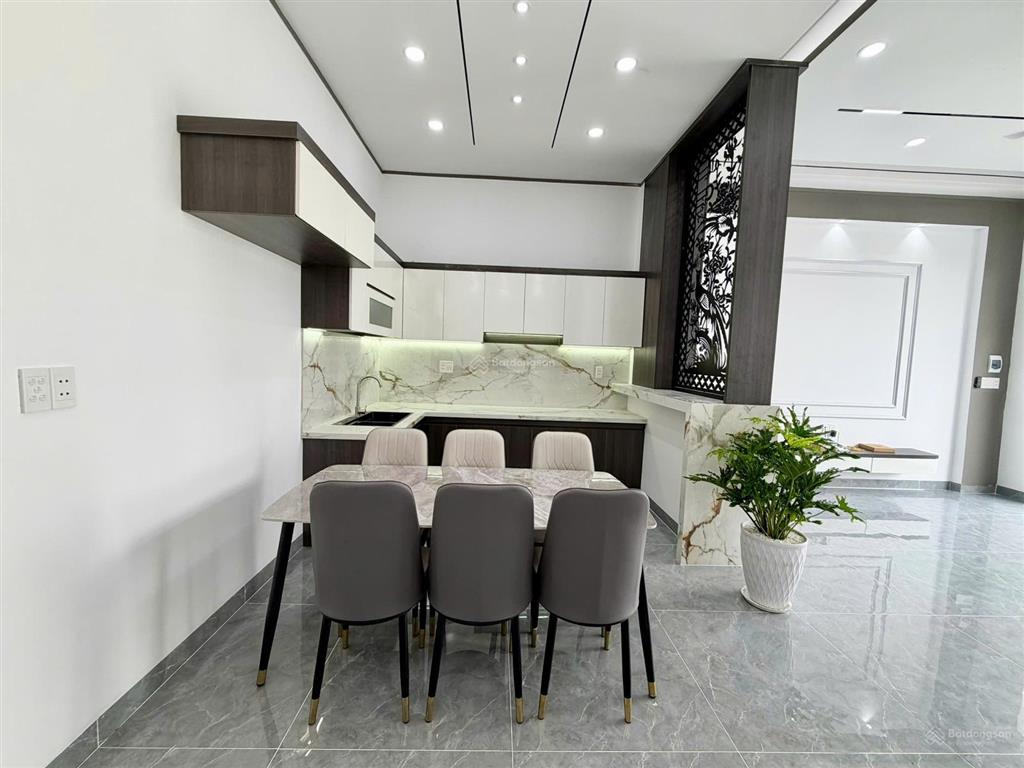 Nhà đẹp có sân vườn, sân xe hơi, đầy đủ công năng sử dụng, shr hoàn công, có nội thất! giá rẻ!