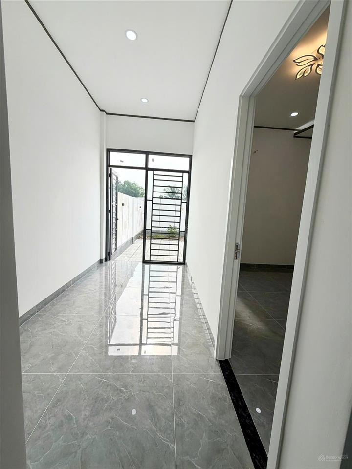 Nhà đẹp có sân vườn, sân xe hơi, đầy đủ công năng sử dụng, shr hoàn công, có nội thất! giá rẻ!