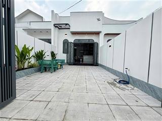 Nhà đẹp có sân vườn, sân xe hơi, đầy đủ công năng sử dụng, shr hoàn công, có nội thất! giá rẻ!