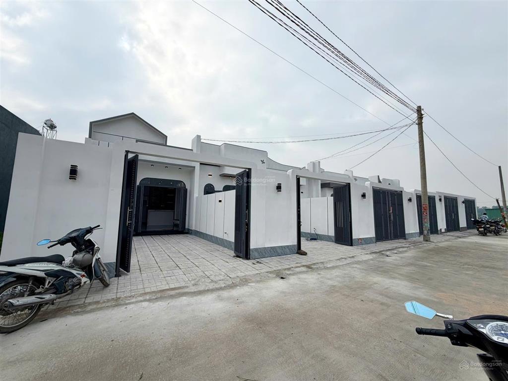 Nhà đẹp có sân vườn, sân xe hơi, đầy đủ công năng sử dụng, shr hoàn công, có nội thất! giá rẻ!