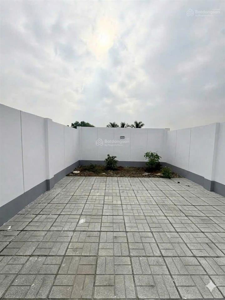 Nhà đẹp có sân vườn, sân xe hơi, đầy đủ công năng sử dụng, shr hoàn công, có nội thất! giá rẻ!