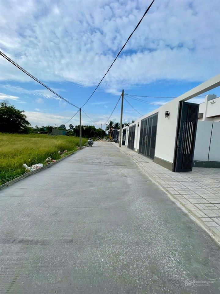 Nhà đẹp có sân vườn, sân xe hơi, đầy đủ công năng sử dụng, shr hoàn công, có nội thất! giá rẻ!