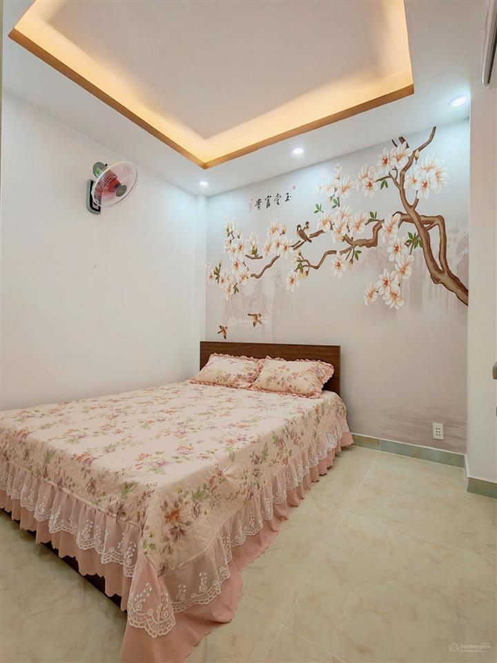 Nhà đẹp giá tốt! 3pn! sân xe hơi! phòng thờ riêng! full nội thất! shr hoàn công! giá chỉ 1 tỷ 850!