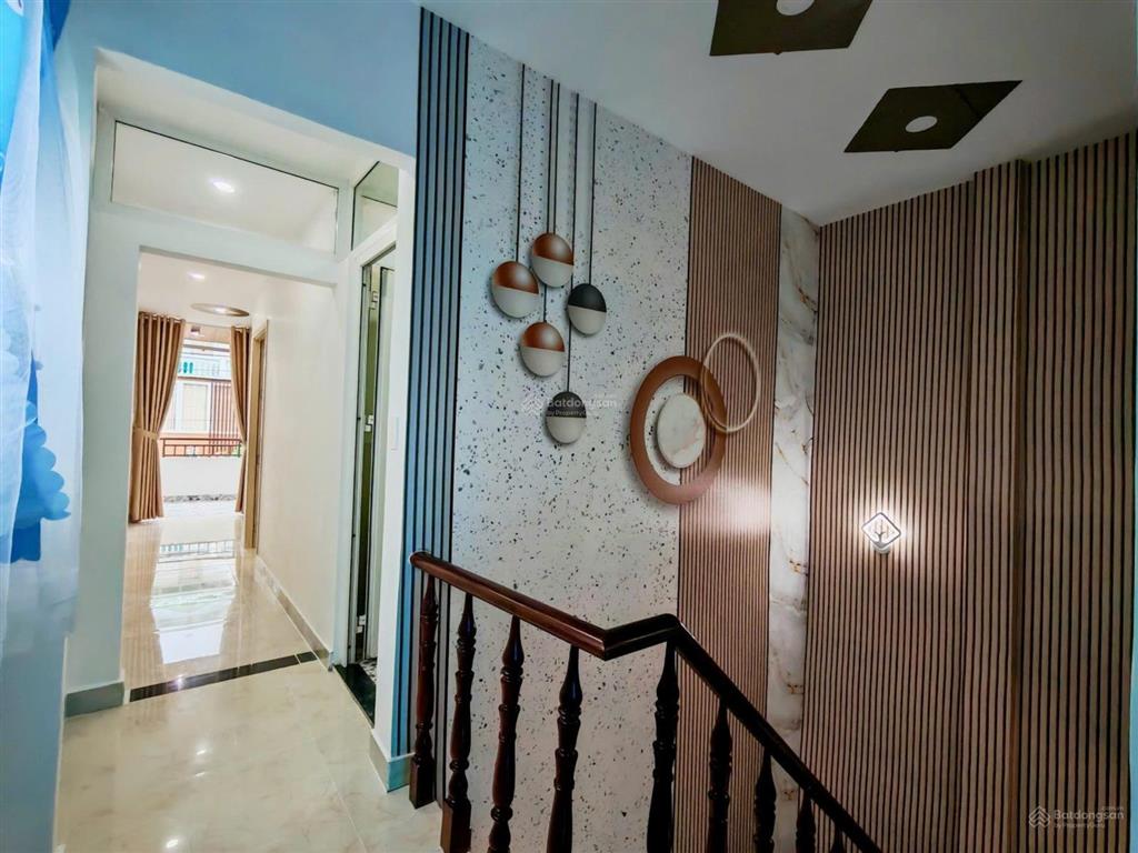 Nhà đẹp giá tốt! 3pn! sân xe hơi! phòng thờ riêng! full nội thất! shr hoàn công! giá chỉ 1 tỷ 850!