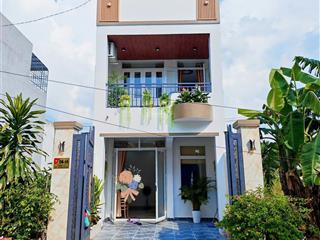 Nhà đẹp giá tốt! 3pn! sân xe hơi! phòng thờ riêng! full nội thất! shr hoàn công! giá chỉ 1 tỷ 850!