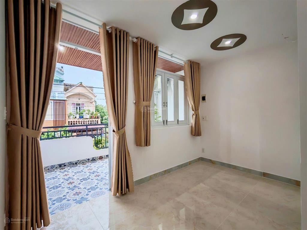 Nhà đẹp giá tốt! 3pn! sân xe hơi! phòng thờ riêng! full nội thất! shr hoàn công! giá chỉ 1 tỷ 850!