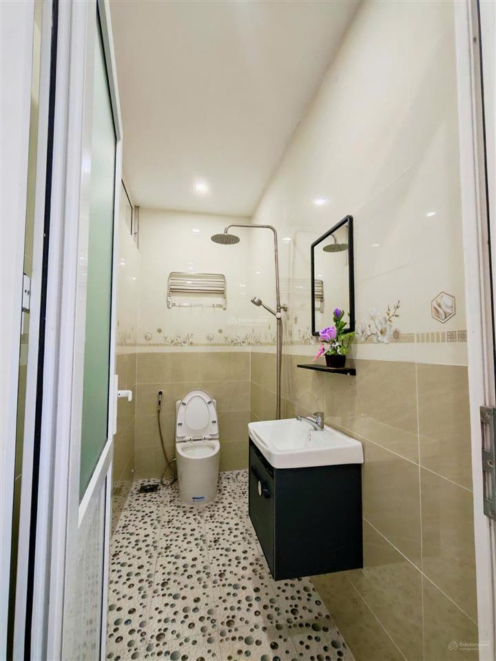 Nhà đẹp giá tốt! 3pn! sân xe hơi! phòng thờ riêng! full nội thất! shr hoàn công! giá chỉ 1 tỷ 850!