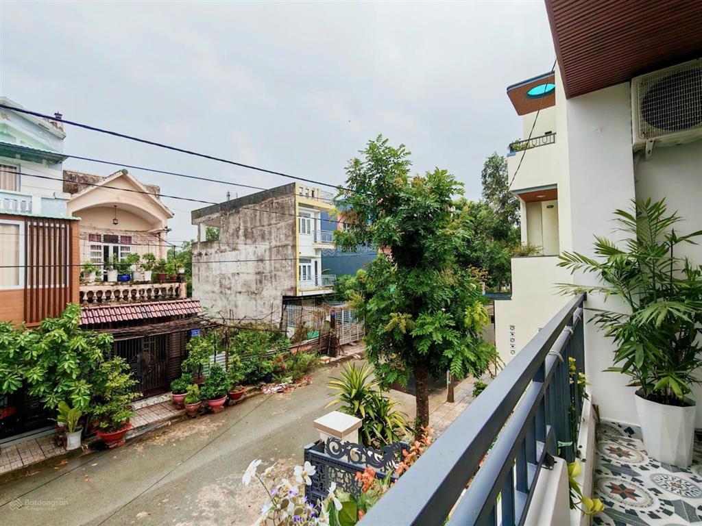 Nhà đẹp giá tốt! 3pn! sân xe hơi! phòng thờ riêng! full nội thất! shr hoàn công! giá chỉ 1 tỷ 850!