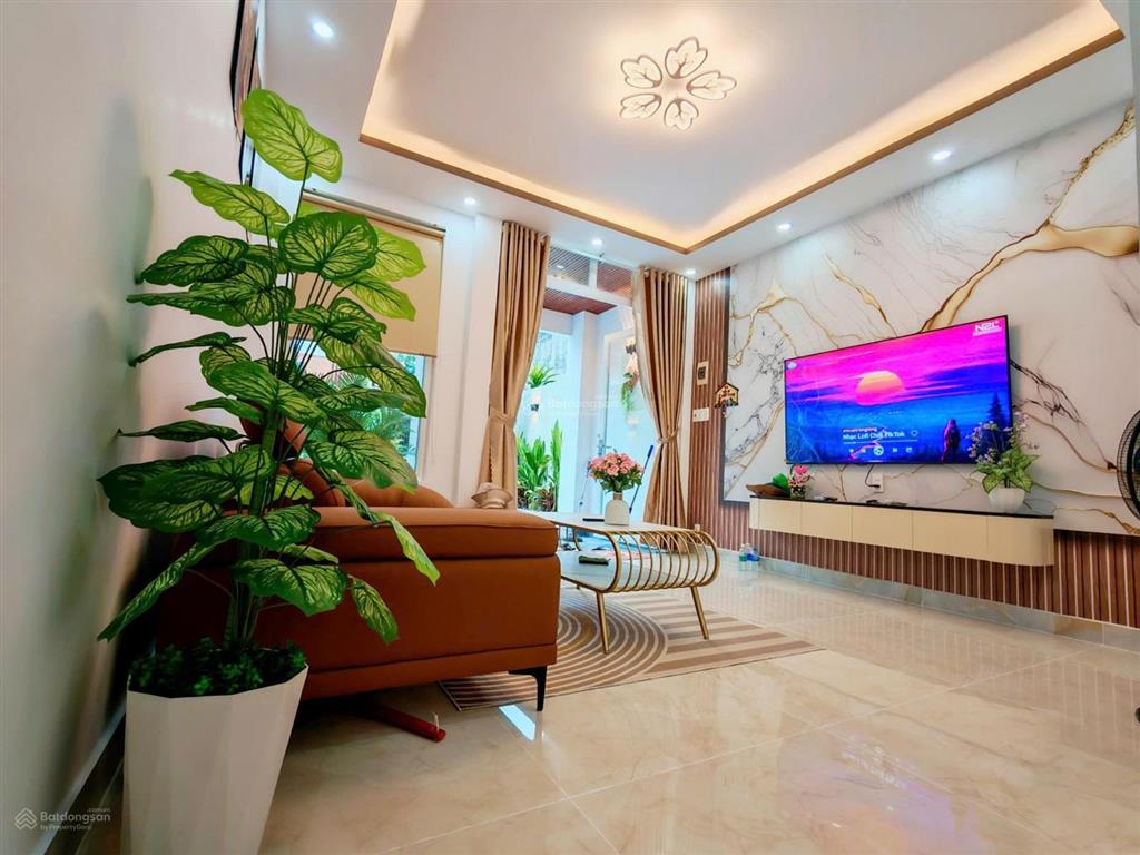 Nhà đẹp giá tốt! 3pn! sân xe hơi! phòng thờ riêng! full nội thất! shr hoàn công! giá chỉ 1 tỷ 850!