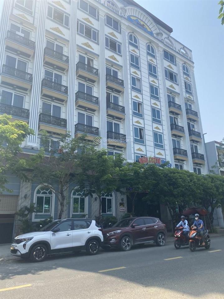 Nhà 3 tầng + đất 118m ngang 7m  300m ra biển chỉ 9 tỷ