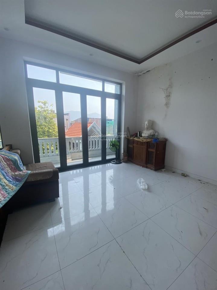 Nhà 3 tầng + đất 118m ngang 7m  300m ra biển chỉ 9 tỷ