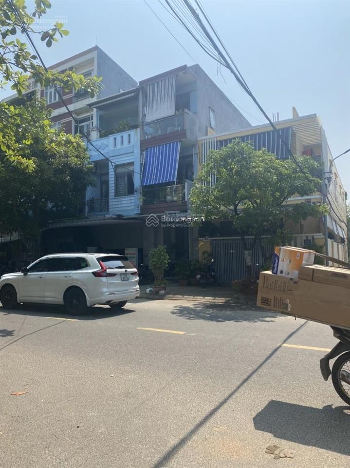 Nhà 3 tầng + đất 118m ngang 7m  300m ra biển chỉ 9 tỷ