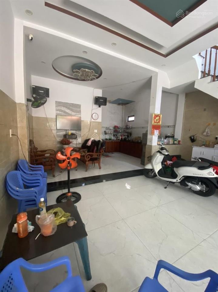 Nhà 3 tầng + đất 118m ngang 7m  300m ra biển chỉ 9 tỷ
