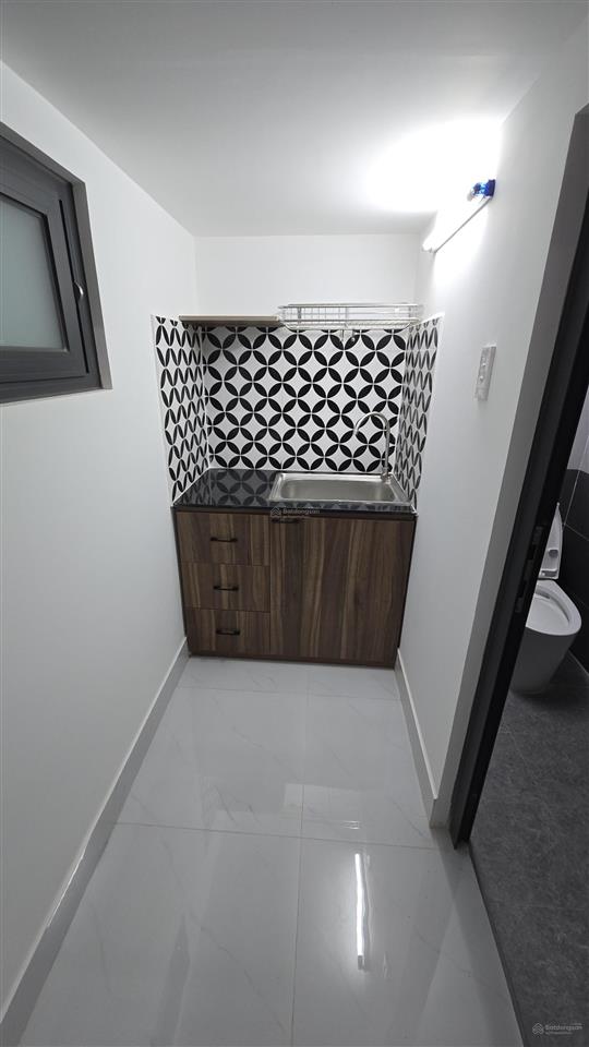 Phòng trọ 22m2 nội thất cơ bản mới, ngay công viên gia định