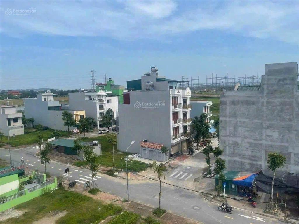 Cần bán lô góc đấu giá dg06 trung tâm thị trấn quốc oai
dt=120m. mt 6m. sổ hồng giá tốt