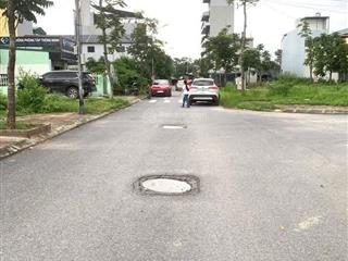 Cần bán lô góc đấu giá dg06 trung tâm thị trấn quốc oai
dt=120m. mt 6m. sổ hồng giá tốt
