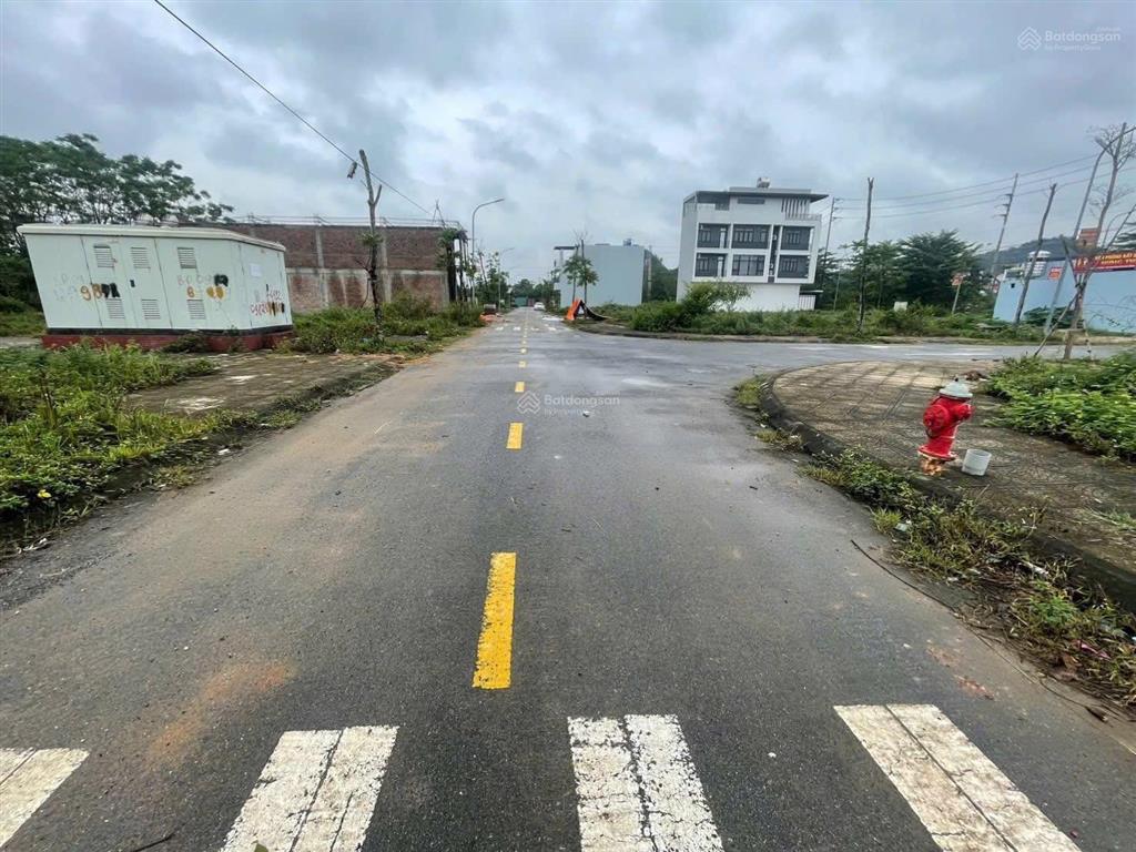 Em cần bán lô đất đấu giá khánh tân  sài sơn  quốc oai. 100m không lỗi lầm
