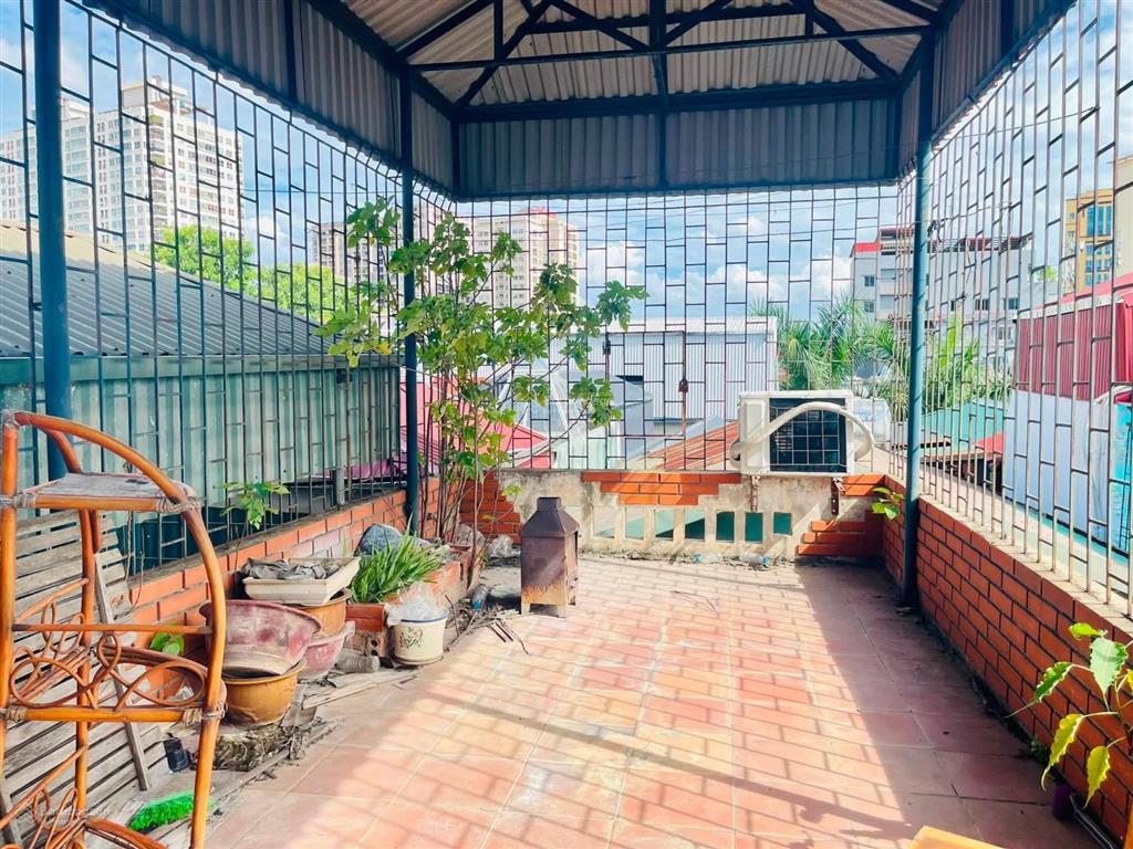 Phương mai  kim liên  30m2 x 6 tầng  ngõ thông trước nhà rộng  gần ô tô  phân lô kiên cố