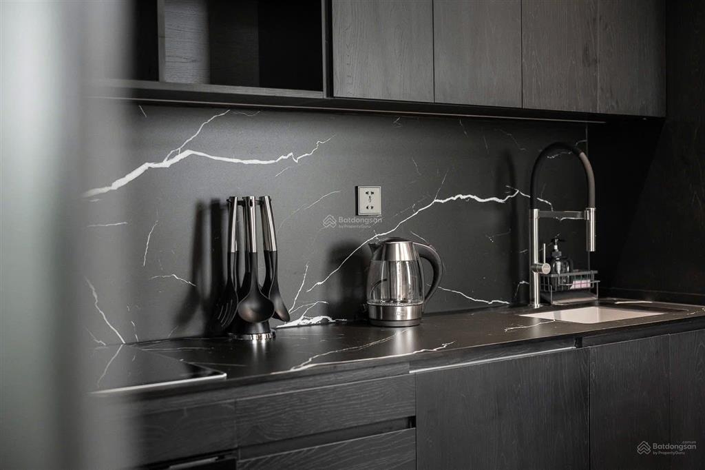 Phân lô hoàng cầu  lô góc 3 mặt tiền 3 mặt oto tránh  68m*8tầng thang máy  an ninh dân trí đỉnh
