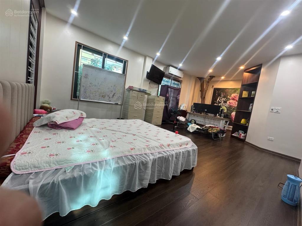 Biệt thự phố đội nhân  vị trí vàng  oto đỗ thoải mái  sân vườn vỉa hè sân chơi  khu biệt lập