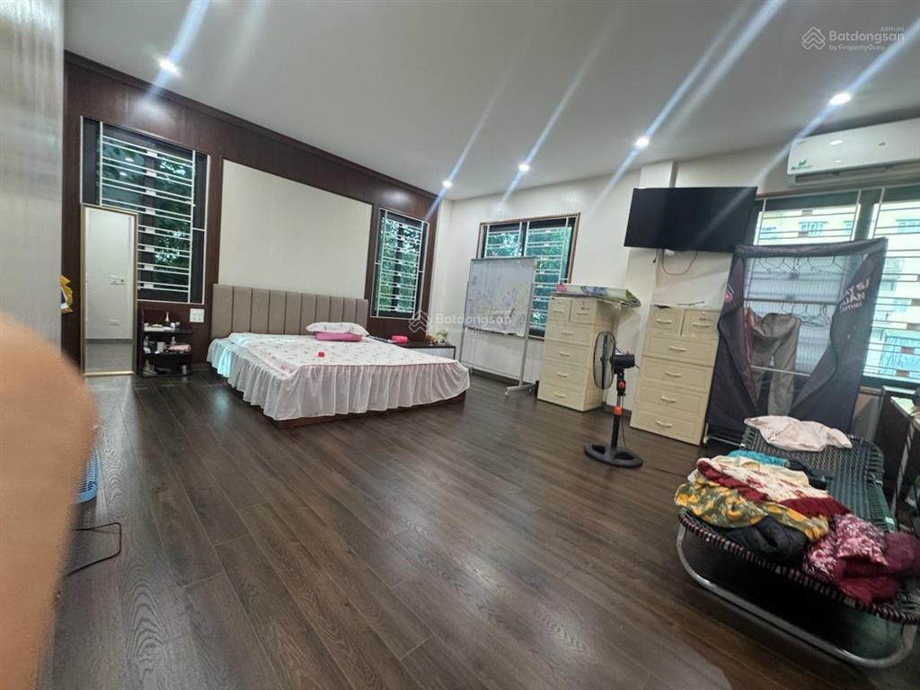 Biệt thự phố đội nhân  vị trí vàng  oto đỗ thoải mái  sân vườn vỉa hè sân chơi  khu biệt lập