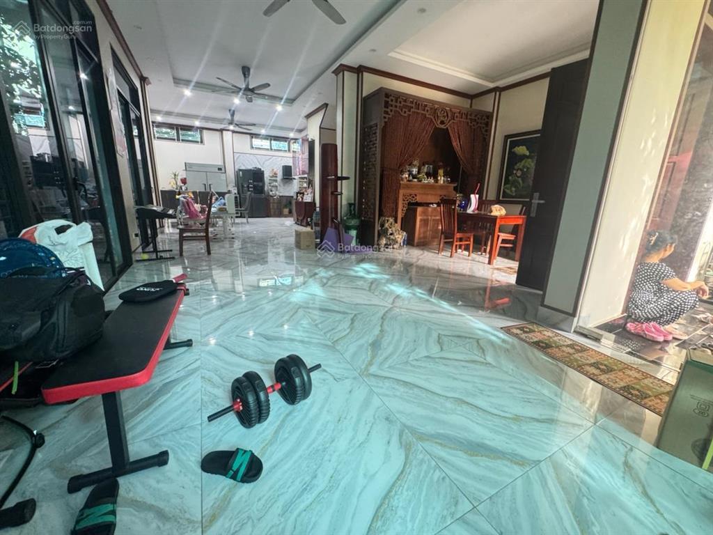 Biệt thự phố đội nhân  vị trí vàng  oto đỗ thoải mái  sân vườn vỉa hè sân chơi  khu biệt lập