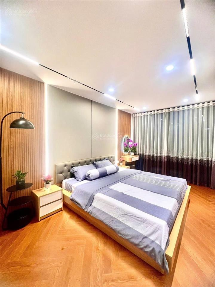 Hoàng hoa thám  ngõ nông rộng  20m ra ô tô  36m*5tầng thang máy  thoáng trước sau