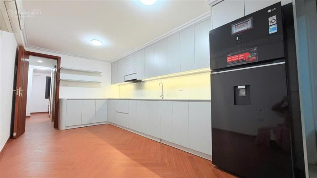 Hoàng hoa thám  ngõ nông rộng  20m ra ô tô  36m*5tầng thang máy  thoáng trước sau