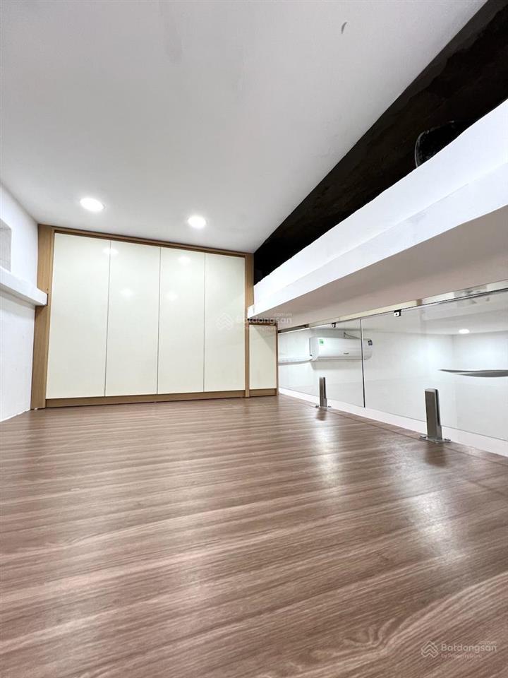 Căn tập thể tầng 3 lò đúc  50m 2 ngủ vskk  sân rộng để xe, nhà thoáng trước sau