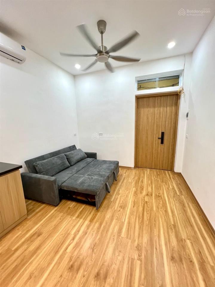 Căn tập thể tầng 3 lò đúc  50m 2 ngủ vskk  sân rộng để xe, nhà thoáng trước sau