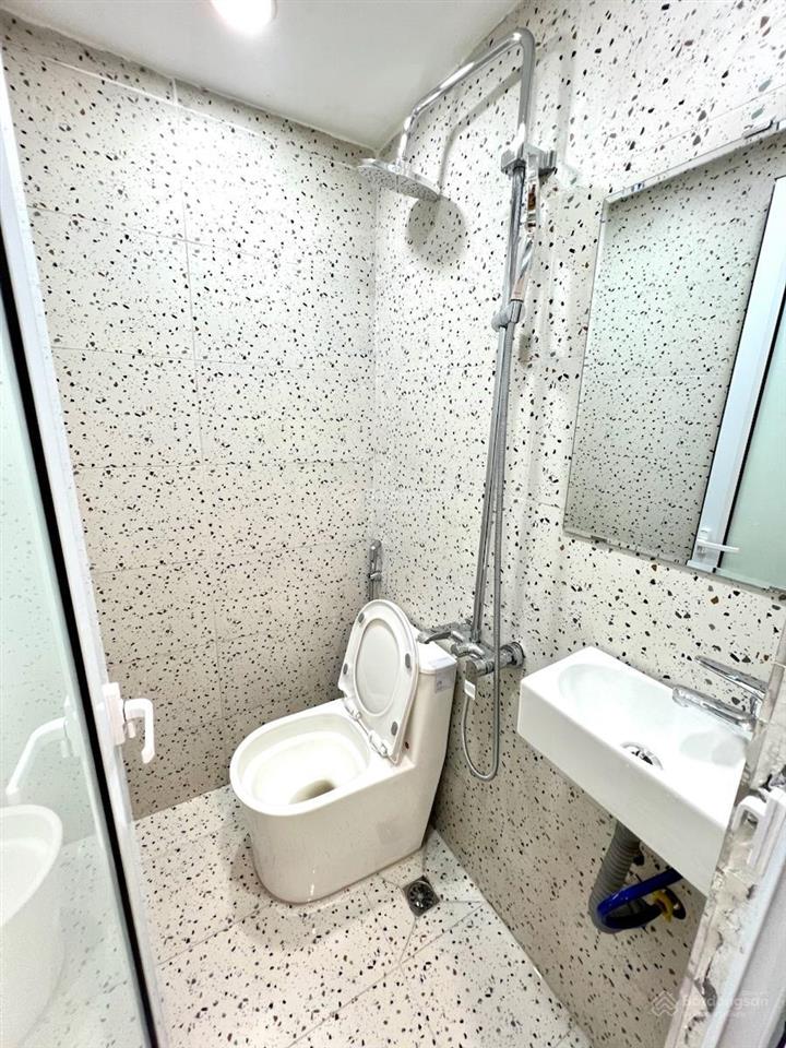 Căn tập thể tầng 3 lò đúc  50m 2 ngủ vskk  sân rộng để xe, nhà thoáng trước sau