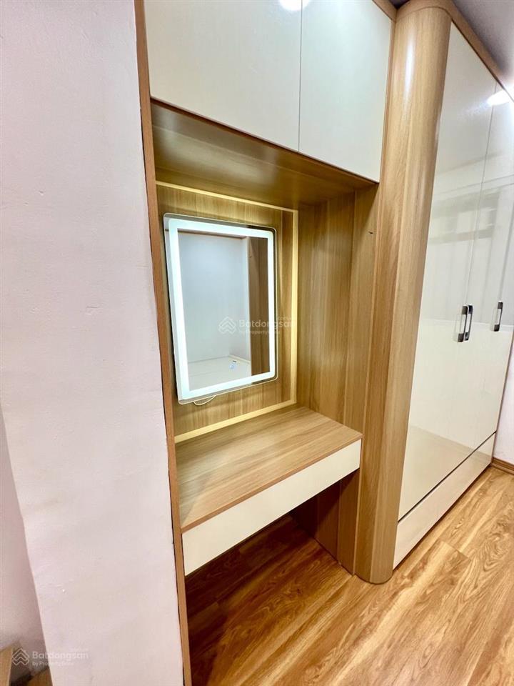 Căn tập thể tầng 3 lò đúc  50m 2 ngủ vskk  sân rộng để xe, nhà thoáng trước sau