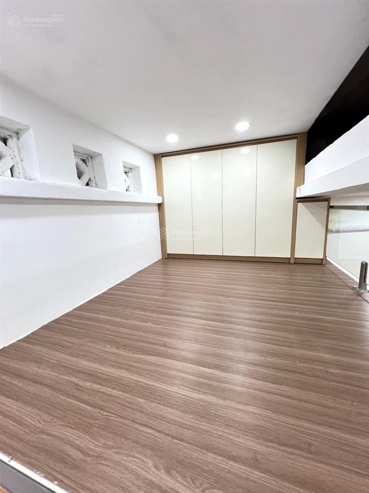 Căn tập thể tầng 3 lò đúc  50m 2 ngủ vskk  sân rộng để xe, nhà thoáng trước sau