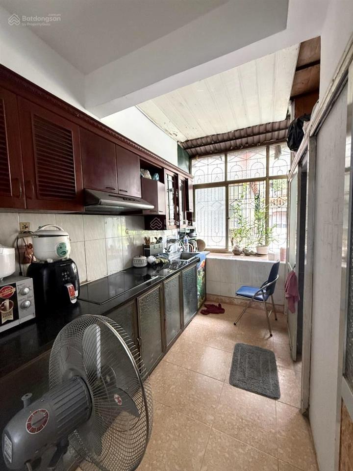 Tầng 2  tập thể quân đội cầu giấy, ngõ ô tô  sổ đỏ cc 75m2 2 ngủ  2 mặt thoáng  nhỉnh 3 tỷ