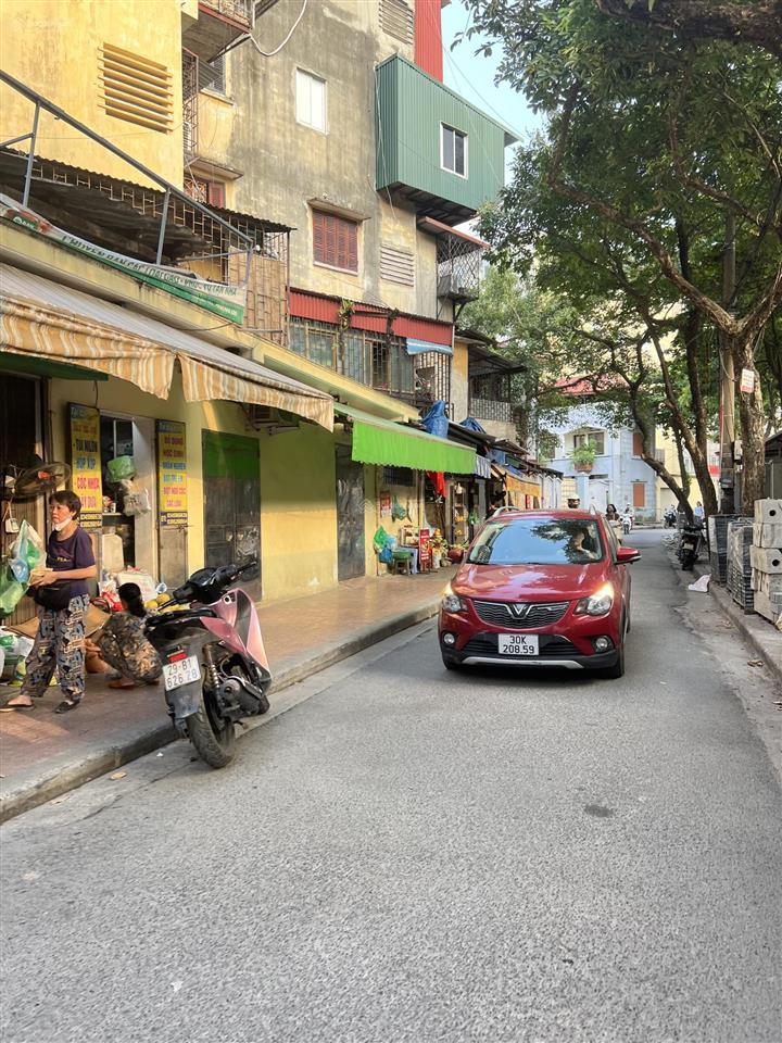 Tầng 2 tập thể ngọc khánh, nguyễn công hoan  sổ đỏ căn góc 100m 3 ngủ 2wc  ô tô đỗ ngoài cổng