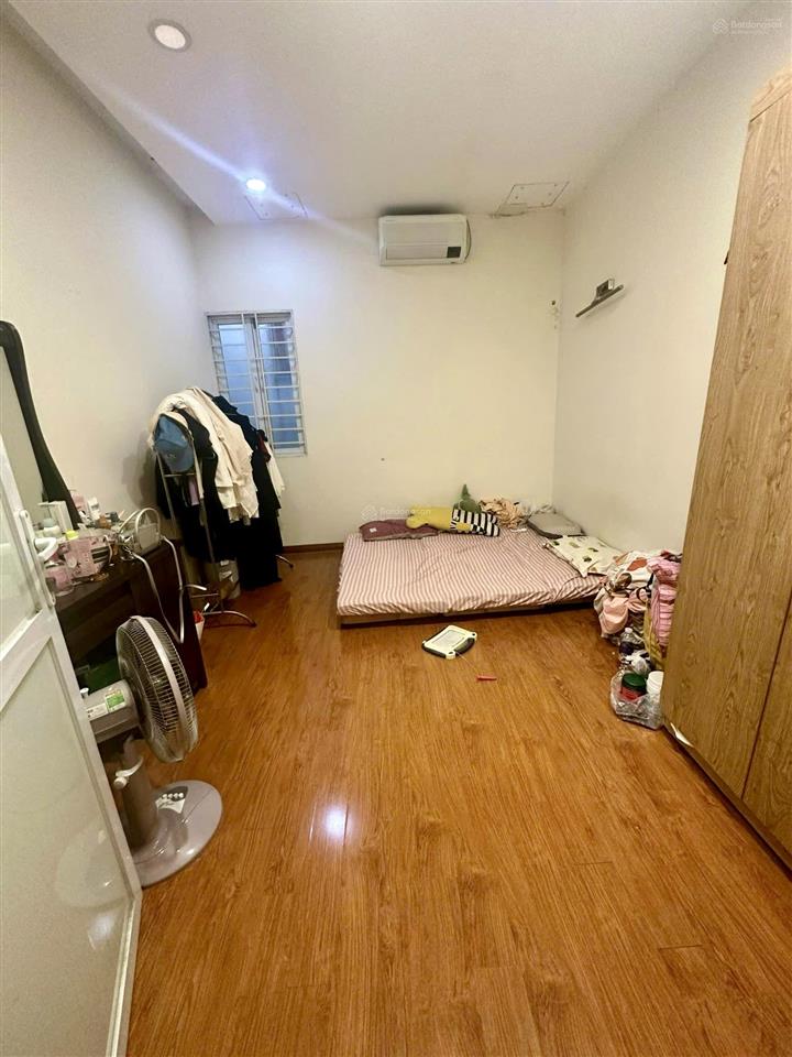 Tầng 2 tập thể ngọc khánh, nguyễn công hoan  sổ đỏ căn góc 100m 3 ngủ 2wc  ô tô đỗ ngoài cổng