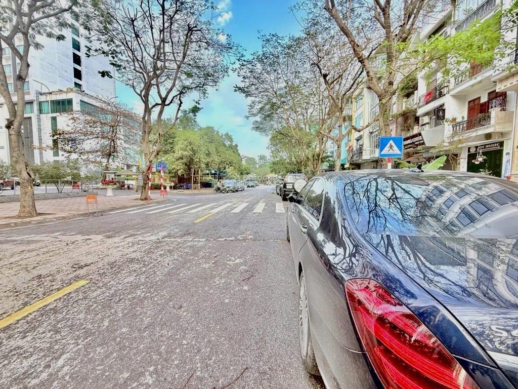 Mặt phố vạn phúc  vạn bao ba đình vỉa hè 8m đối diện ks la thành 55m x 5t  khu đsq