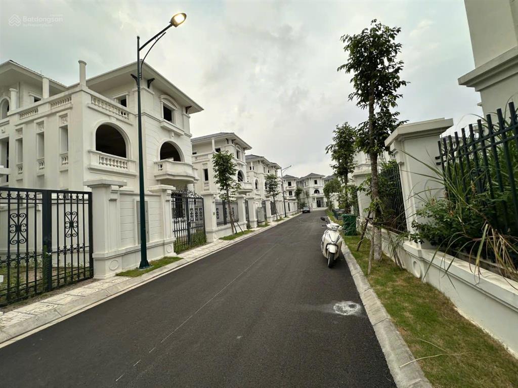Chính chủ gửi bán căn bt song lập 240m2 đường 11,4m gần hồ điều hòa trung tâm dự án kđt vườn cam