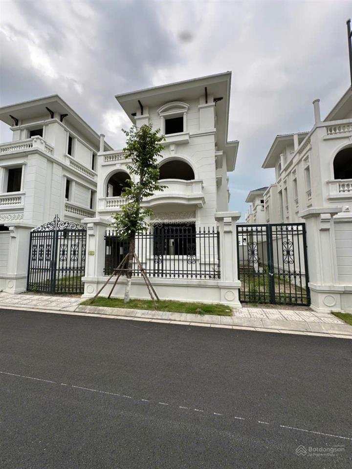Chính chủ gửi bán căn bt song lập 240m2 đường 11,4m gần hồ điều hòa trung tâm dự án kđt vườn cam