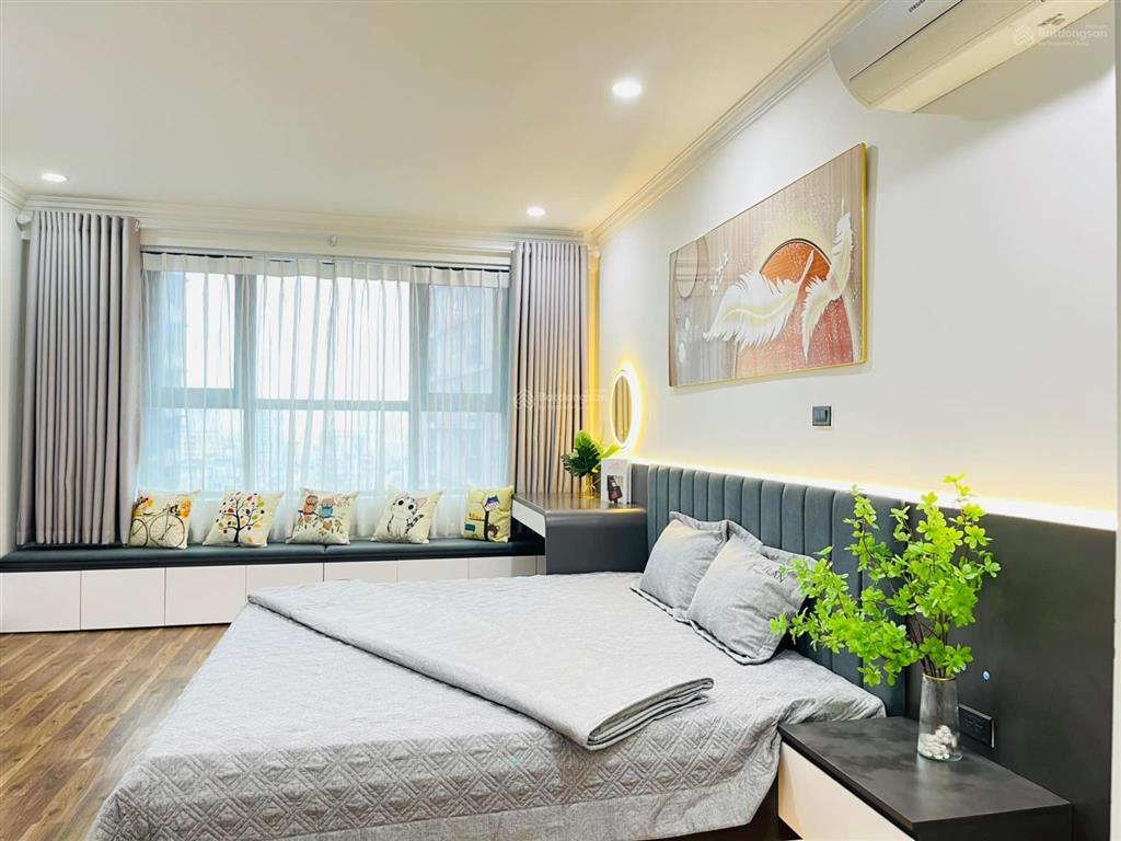 Gia đình em cần cho thuê căn 3 ngủ gold mark city nhà sẵn đồ cơ bản 12tr, full đồ 14tr