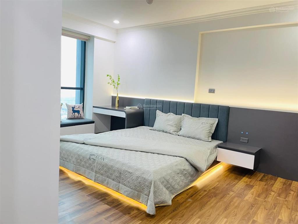 Gia đình em cần cho thuê căn 3 ngủ gold mark city nhà sẵn đồ cơ bản 12tr, full đồ 14tr