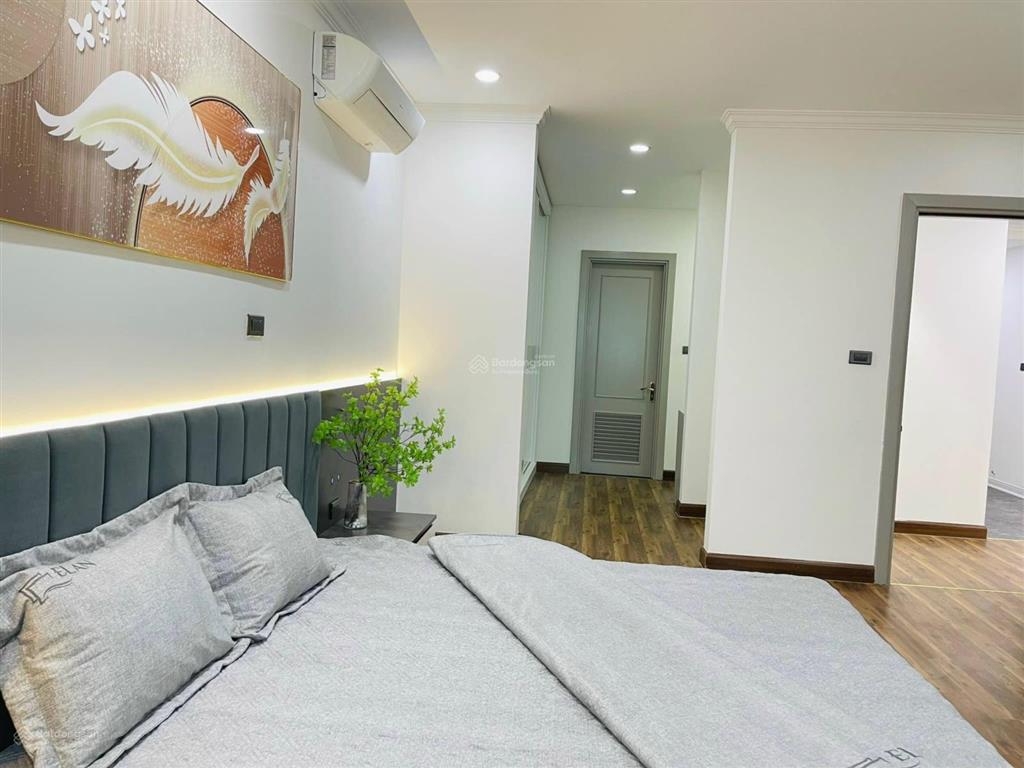 Gia đình em cần cho thuê căn 3 ngủ gold mark city nhà sẵn đồ cơ bản 12tr, full đồ 14tr