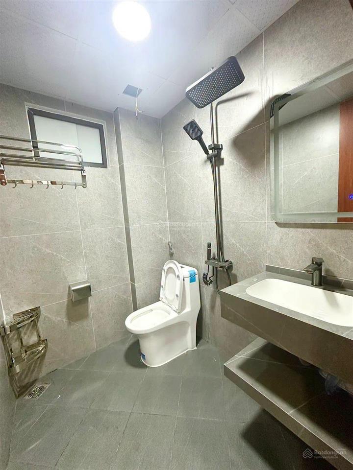 Cắt lỗ,chào 5,05 tỷ, nhà 5 tầng yênngưu,phantrọngtuệ ô tô đỗ gần,vài bước chân ra chợ