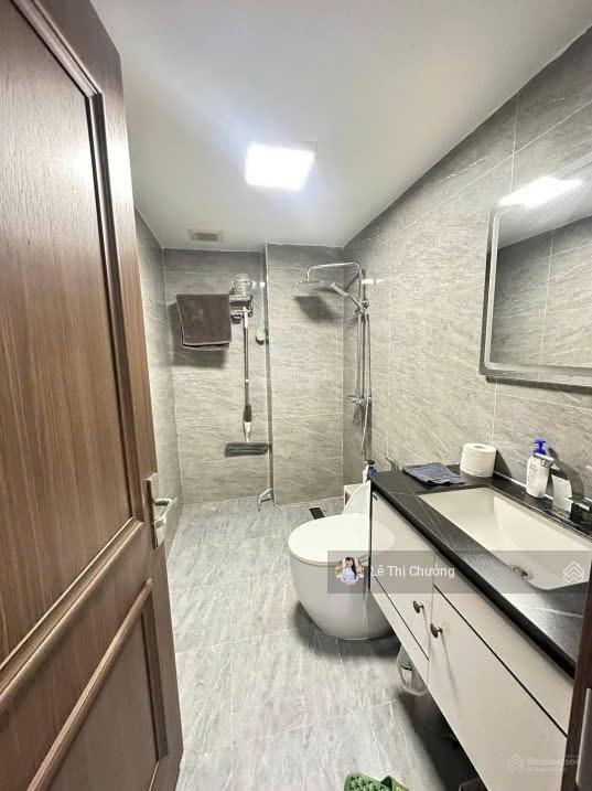 110m2, ngang 5 dài 23m, 2 tầng đúc ô tô đổ cửa tôn thuyết quận 4, 11 tỷ